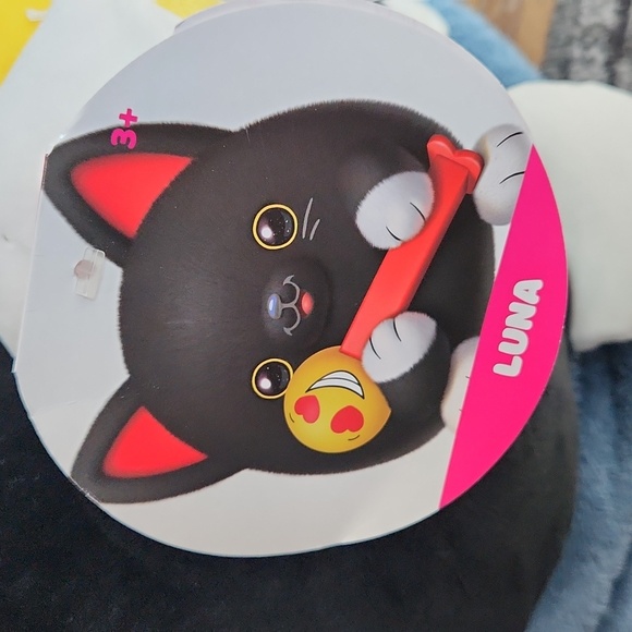 NWT Luna the Black Cat Yellow Red Pez Dispenser Zuru Snackles Stuffed Animal - Picture 6 of 9